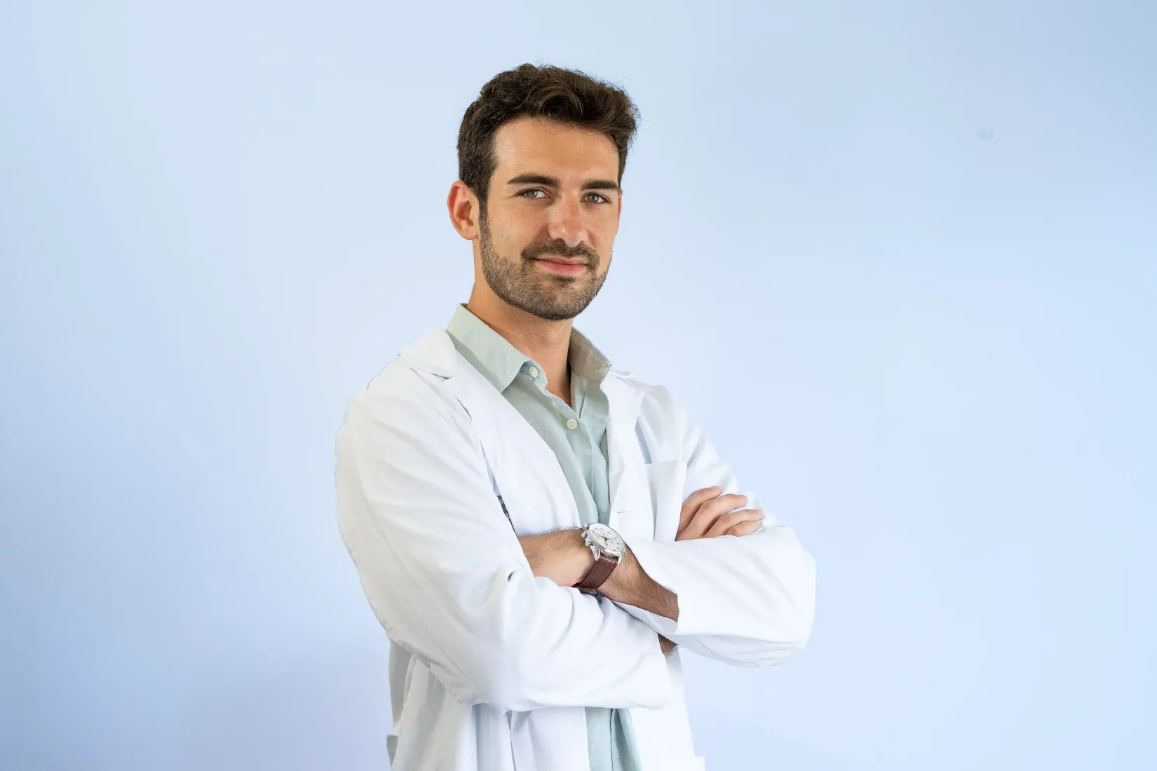 Carlos Mudarra, dietista-nutricionista en su consulta del Hospital La Salud, Valencia